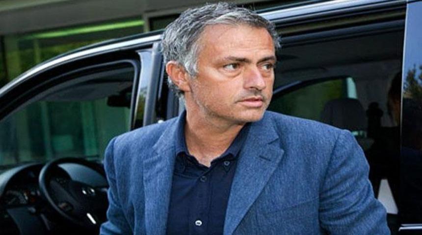 Mourinho koşarak ka&ccedil;tı!