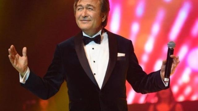 Erol Evgin'in torunu Erol Sheehan liseden mezun oldu! Dede-torun pozu sosyal medyayı salladı! 'Çok yakışıklı' 