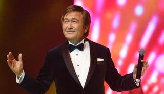 Torunu Erol Sheehan liseden mezun oldu! Görenler aynı şeyi söyledi! 'Çok yakışıklı' 