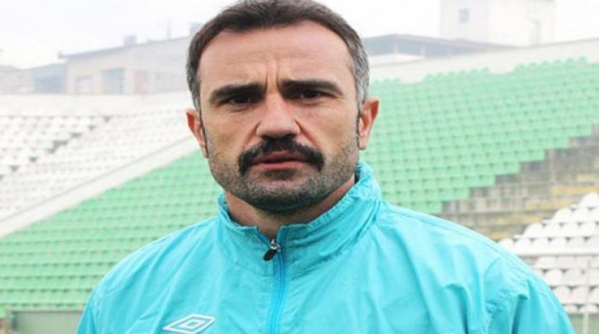 Teknik direkt&ouml;r futbolcusuna saldırdı