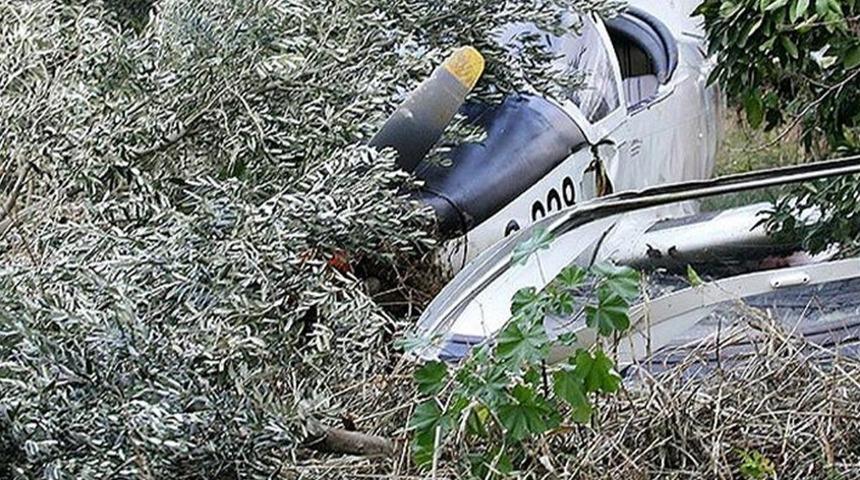 İki uçak kafa kafaya çarpıştı! Öğrenci pilotlar hayatını kaybetti! 