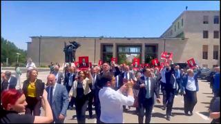 CHP grubu Adalet Bakanlığı'na yürüdü! Attıkları sloganlara AK Partili milletvekilleri karşılık verdi