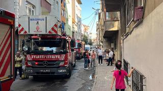 Bağcılar’da 5 katlı binada yangın