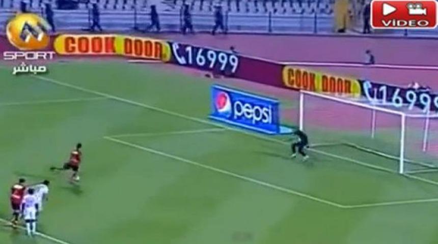 Tarihin en sa&ccedil;ma penaltısı! (Video)