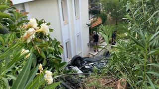 Marmaris’te otomobil evin bahçesine uçtu: 1 ölü, 4 yaralı