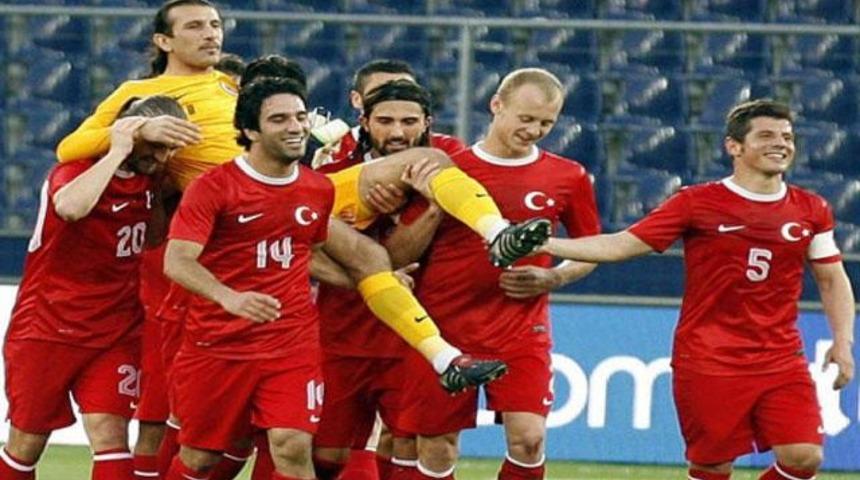 R&uuml;şt&uuml; Re&ccedil;ber milli takıma veda etti!