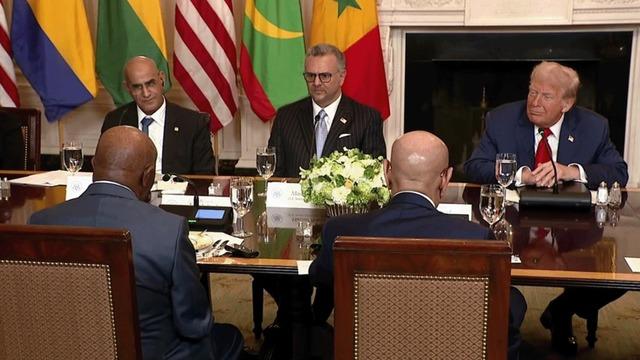 Trump'tan Liberya Cumhurbaşkanı'na skandal soru: İngilizceyi nereden öğrendin?