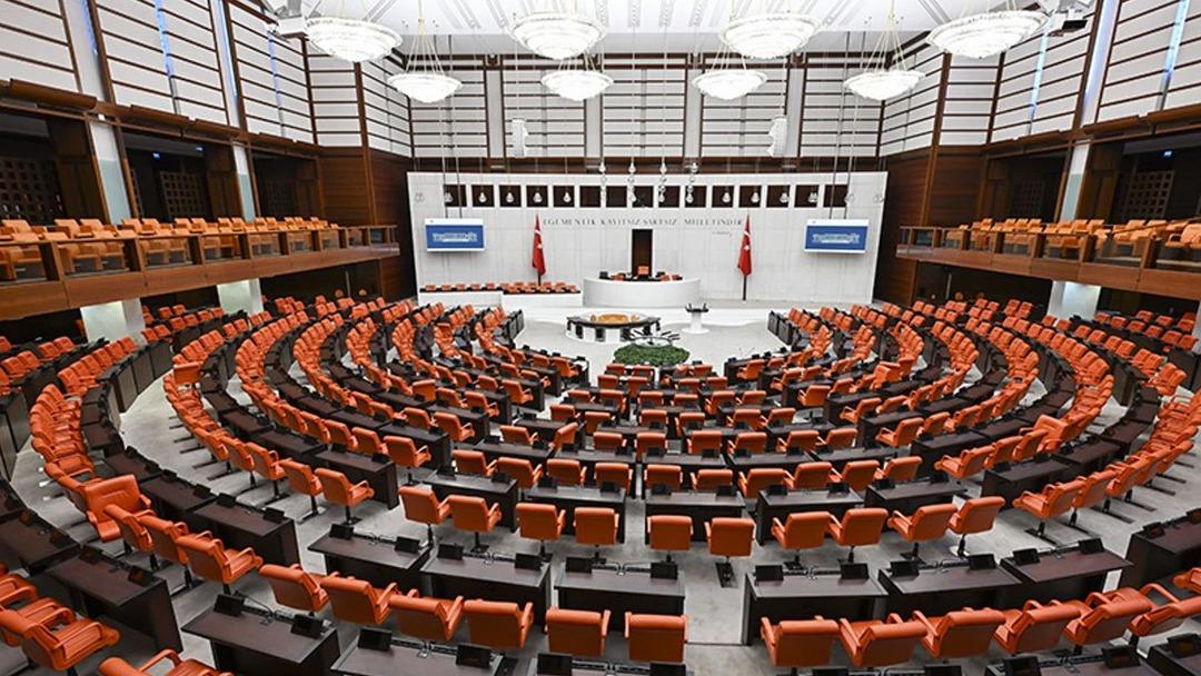 TBMM deki bazı komisyonların tatilde ve ara vermede çalışmasını içeren kararlar Resmi Gazete de 1