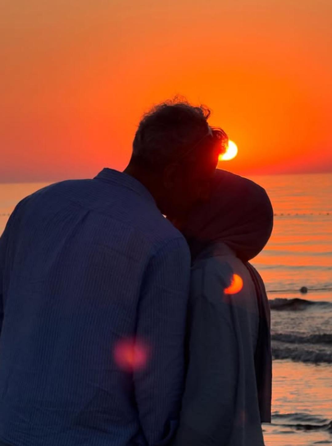Güldür Güldür’ün Mesut’u Uğur Bilgin eşiyle romantik pozlarını paylaştı! Güzelliğine beğeni yağdı 1