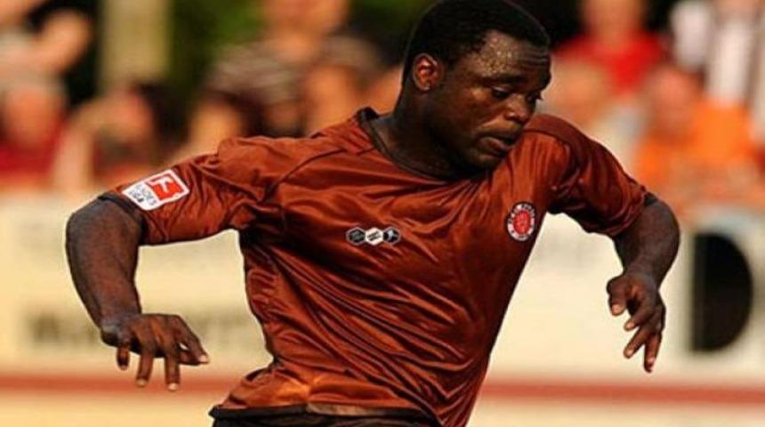 Eşi iki kadınla bastı!