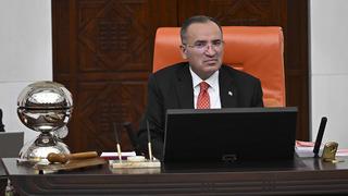 Bekir Bozdağ’ı TBMM’de kızdıran olay! AK Parti sıralarına dönüp böyle söyledi: ‘O arkadaşımız dışarı çıksın’