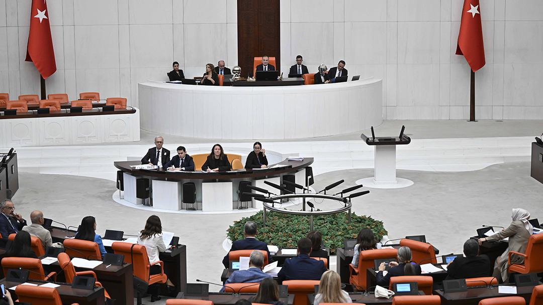 Bekir Bozdağ’ı TBMM’de kızdıran olay! AK Parti sıralarına dönüp böyle söyledi: ‘O arkadaşımız dışarı çıksın’ 2
