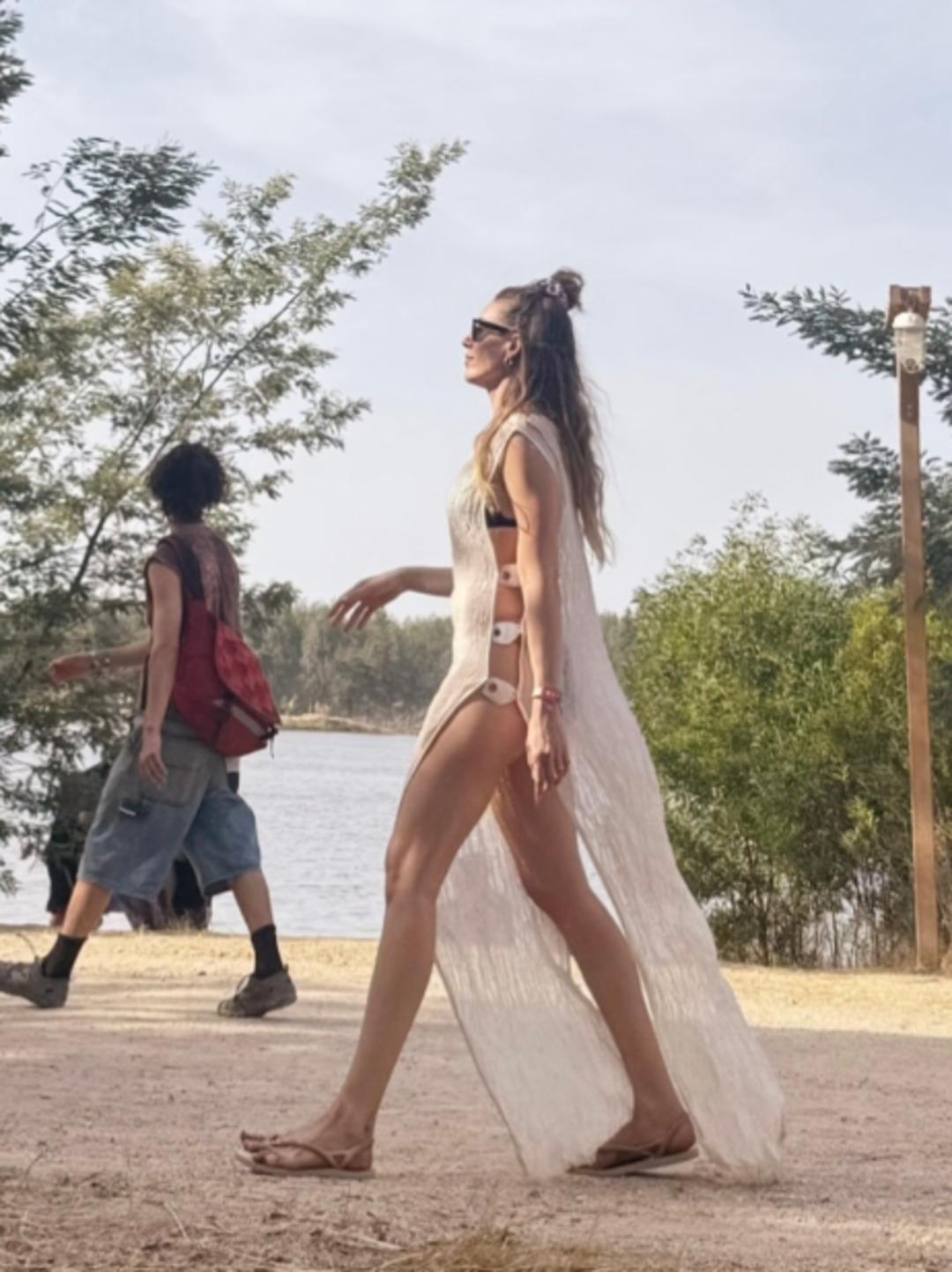 Sinem Kobal ezber bozdu! Yıllar sonra bikinili poz geldi 2