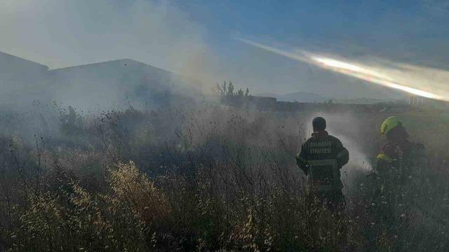 Bandırma’da farklı noktalarda çıkan yangınlar söndürüldü