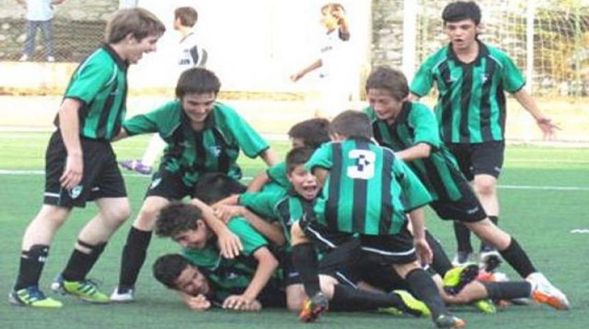 Bu &ccedil;ocuklar ayakta alkışlanır!