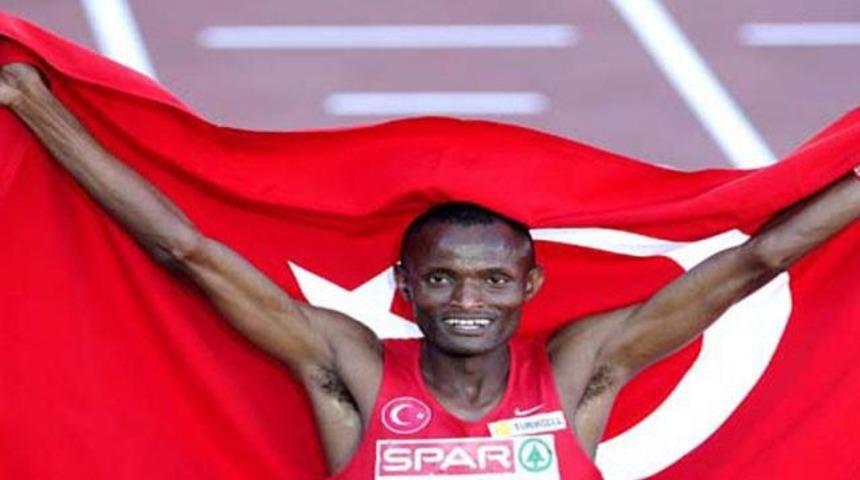 Tarık Langat Akdağ'dan g&uuml;m&uuml;ş madalya