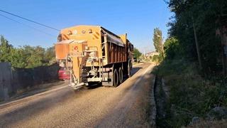 Bilecik’te eriyen asfalta karşı karayollarında kumlama çalışması