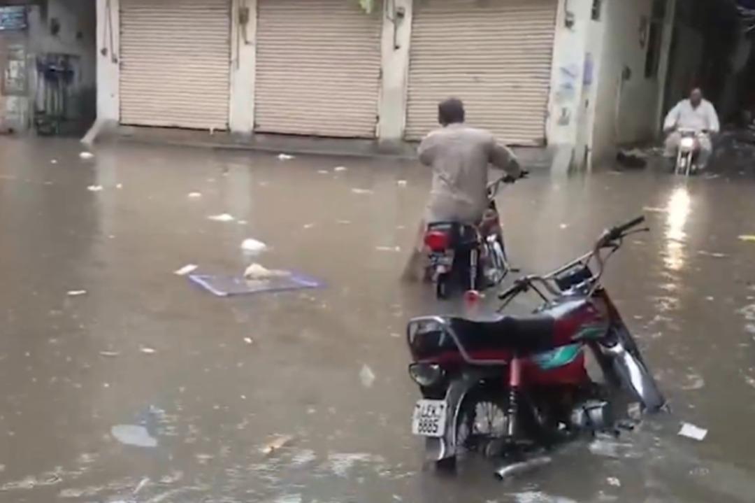 Pakistan felaketi yaşıyor! Seller nedeniyle 11 kişi hayatını kaybetti!  1