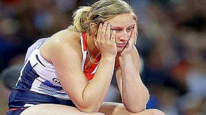 Sırıktan d&uuml;şt&uuml; evlenme teklifi aldı..!