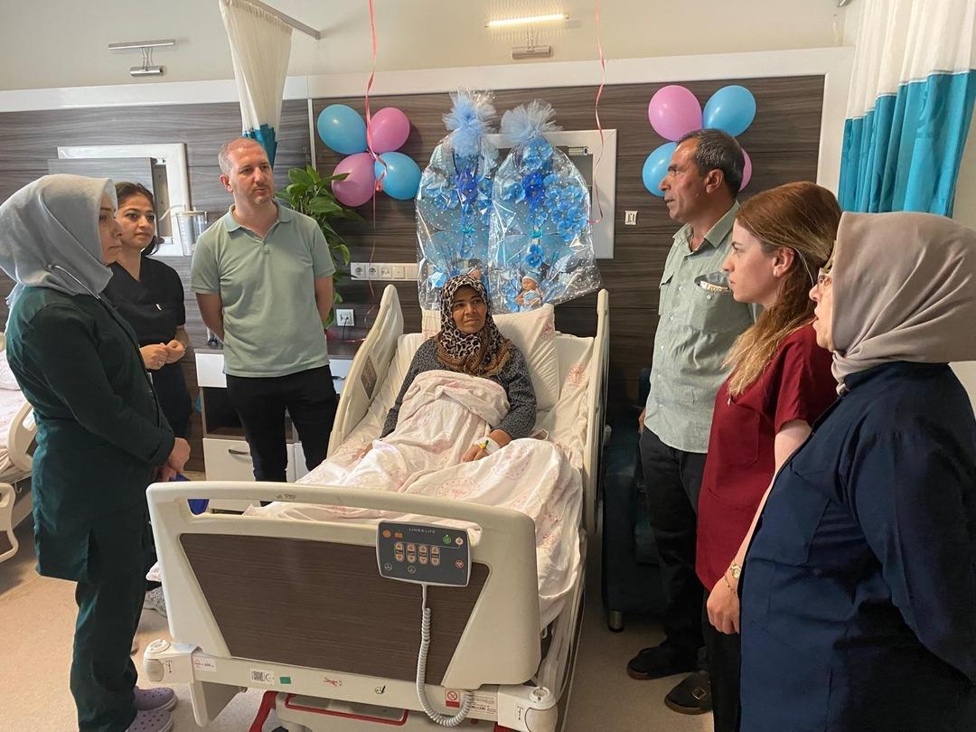 Şanlıurfa’da 53 yaşında doğum yaptı! Yüksek riskli gebelik mutlu sonla bitti: 53 yaşında İkiz bebek dünyaya getirdi 1