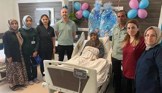 53 yaşında ikiz bebek doğurdu...