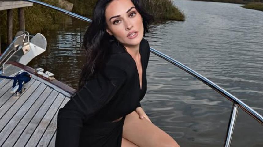 Esra Bilgiç aşka geldi! Faruk Sabancı'yla romantik pozuna beğeni topladı
