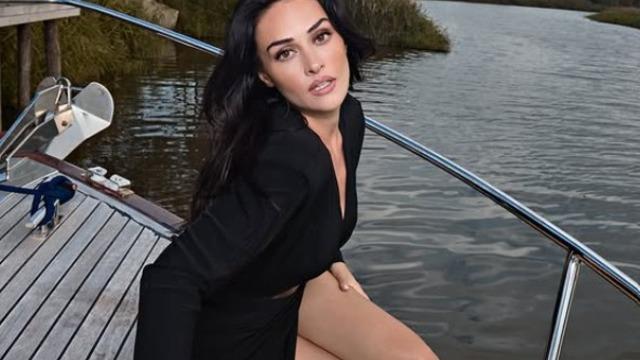 Esra Bilgiç aşka geldi! Faruk Sabancı'yla romantik pozuna beğeni topladı