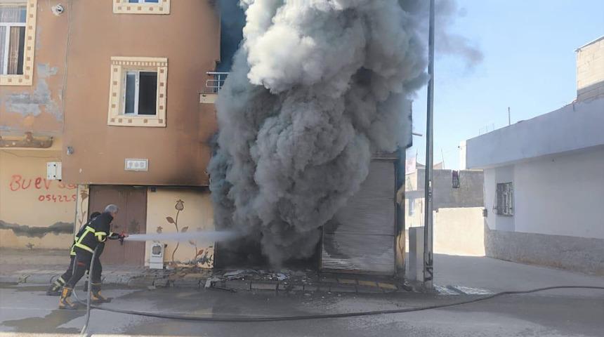 Şanlıurfa'da korkutan depo yangını