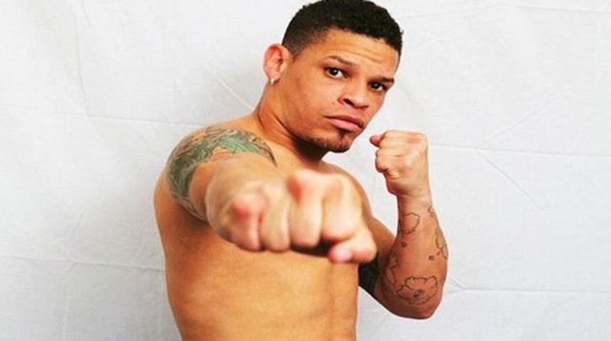 Gay boks&ouml;r tarihe ge&ccedil;ti..!