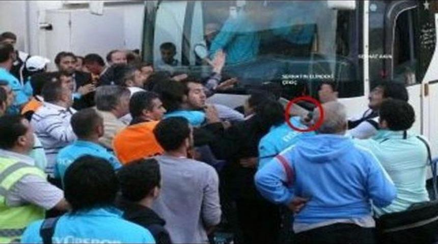 Serhat Akın &ccedil;eki&ccedil;le saldırdı!