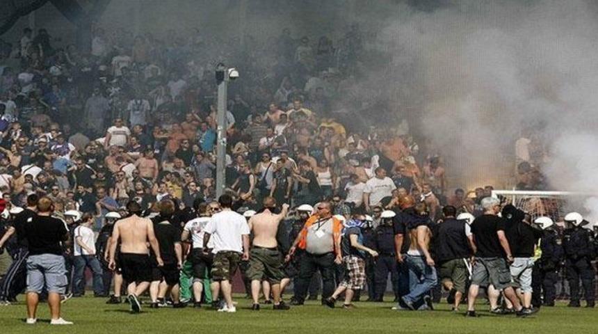 Viyana savaş alanına döndü! (İZLEYİN)