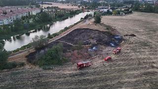 Üç şahsın çıkardığı iddia edilen yangında bin metrekare alan kül oldu