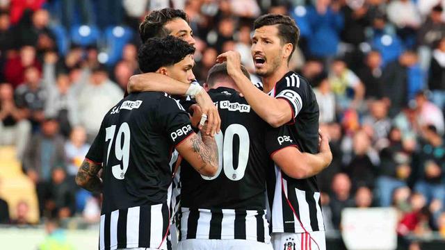 Beşiktaş'ta yeni transfer sahne aldı! Kartal Avusturya 2. Lig ekibi St. Pölten'i 2 golle mağlup etti  