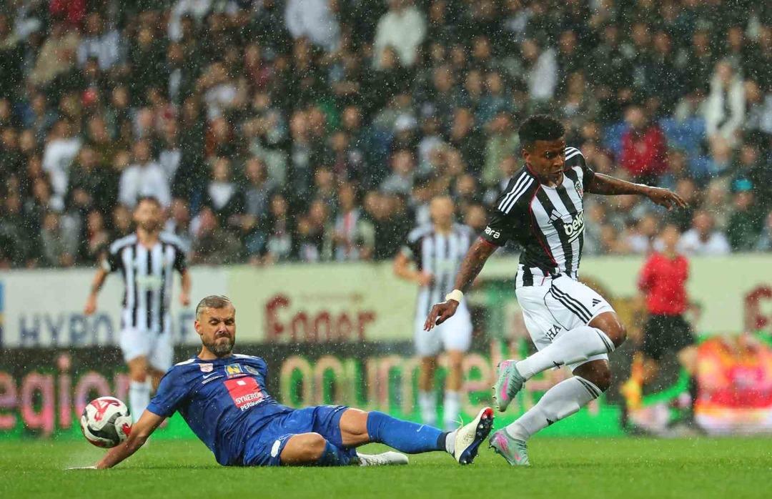 Beşiktaş ta yeni transfer sahne aldı! Kartal Avusturya 2. Lig ekibi St. Pölten i 2 golle mağlup etti   2