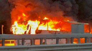 Yolcu otobüsü Anadolu Otoyolu'nda alevler içinde kaldı!