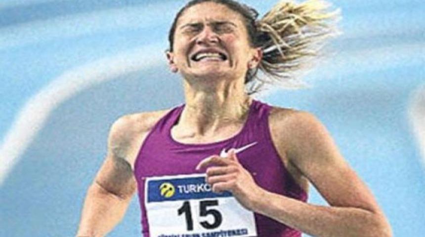 Tek ayakkabıyla şampiyon!