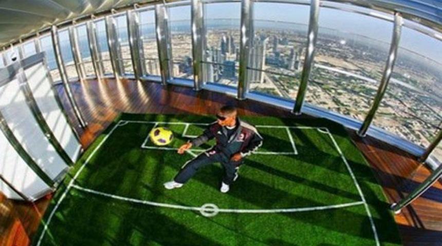 Milan 828 metrede futbol oynadı!