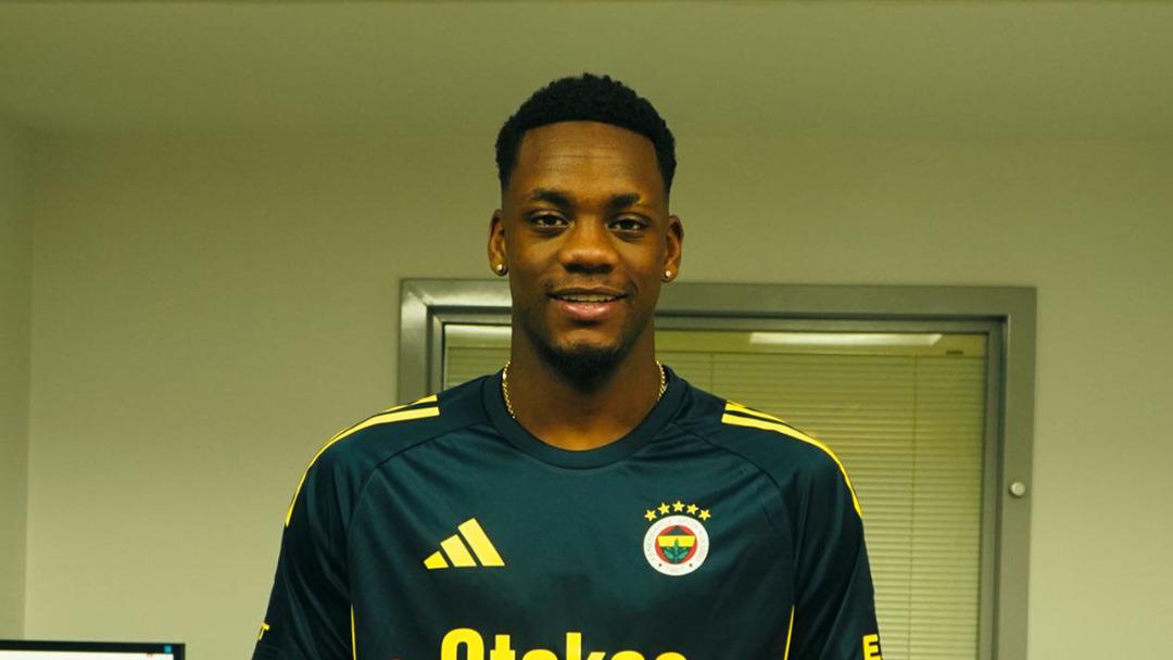 Fenerbahçe transferde gaza bastı! Bir isimle daha anlaşma sağlandı... Gece yarısı duyurdular: 4 yıllık imza 1