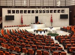 Çalışma hayatında yeni düzenleme! Meclis'te kabul edildi, haftalık izinlerde yeni dönem: İşveren o sektör için de talep ediyor