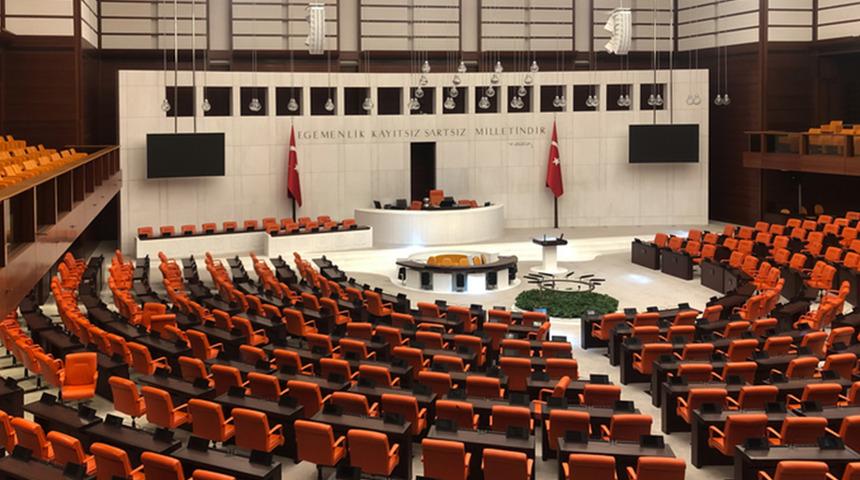 Çalışma hayatında yeni düzenleme! Meclis'te kabul edildi, haftalık izinlerde yeni dönem: İşveren o sektör için de talep ediyor