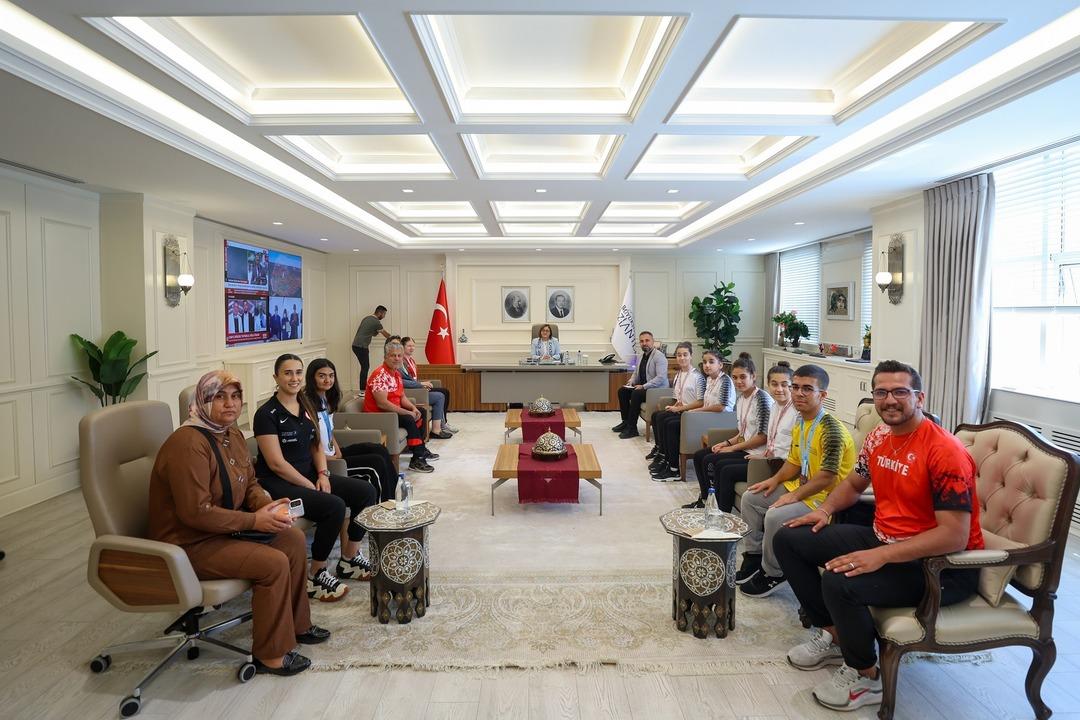 Bir mektupla hayatı değişti! Milli atlet Sevda Kılınç Çırakoğlu kırılma noktasını unutmadı: Fatma Şahin’i ziyaret etti... 5