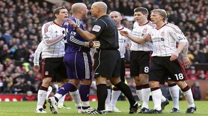 Hakeme forma giydirdiler!