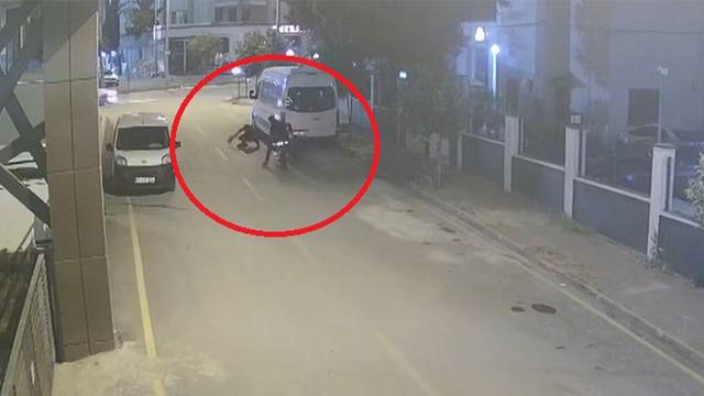 Yer: Adana! Motosikletli kapkaççılar kadını yerde sürükleyip, çantasını gasbetti!