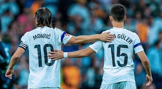 Böyle ayrılık görülmedi! Luka Modric'in Arda Güler'e veda ettiği anların görüntüsü ortaya çıktı, herkesi duygulandırdı... 10 numaralı formasını ona emanet etti