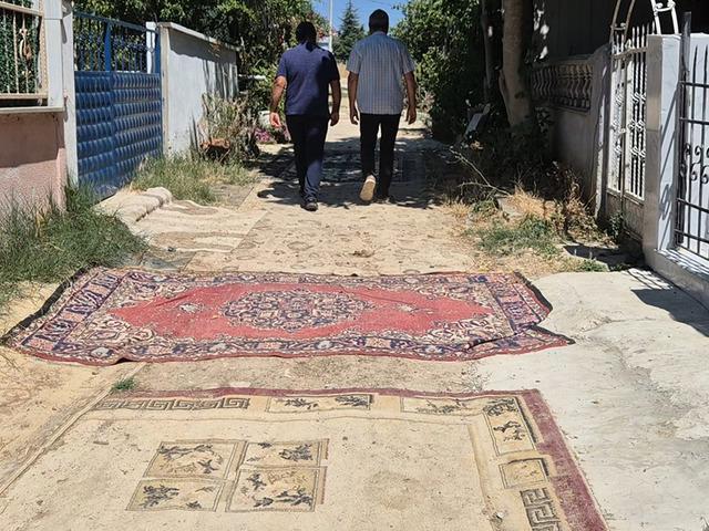 Vatandaş yollara halı serdi! Tepki yağıyor: Başka çare kalmadı!
