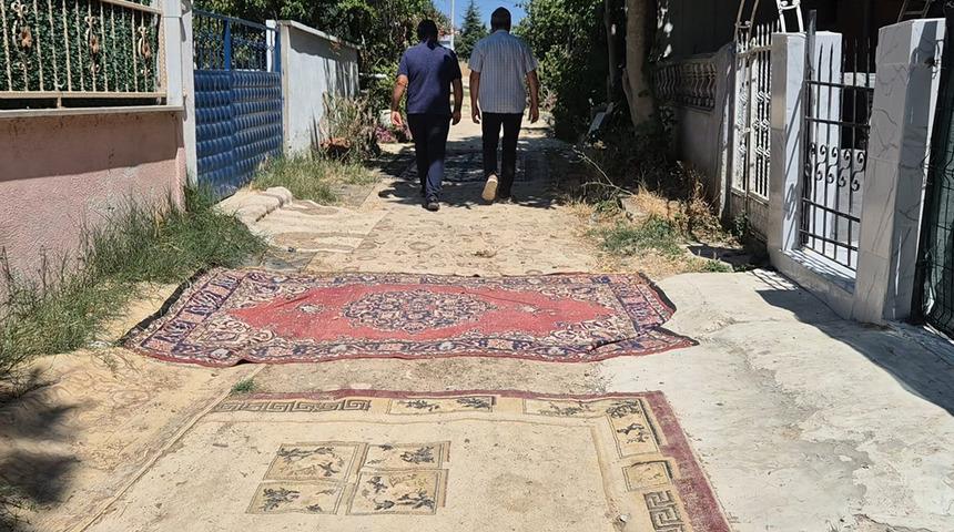 Tekirdağ'da vatandaş yollara halı serdi! Tepki yağıyor: Başka çare kalmadı!