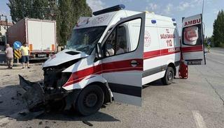 Ankara’da tır ile ambulans çarpıştı: 5 yaralı