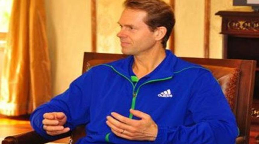 Becker ve Agassi'den &ccedil;ekiniyordum..!
