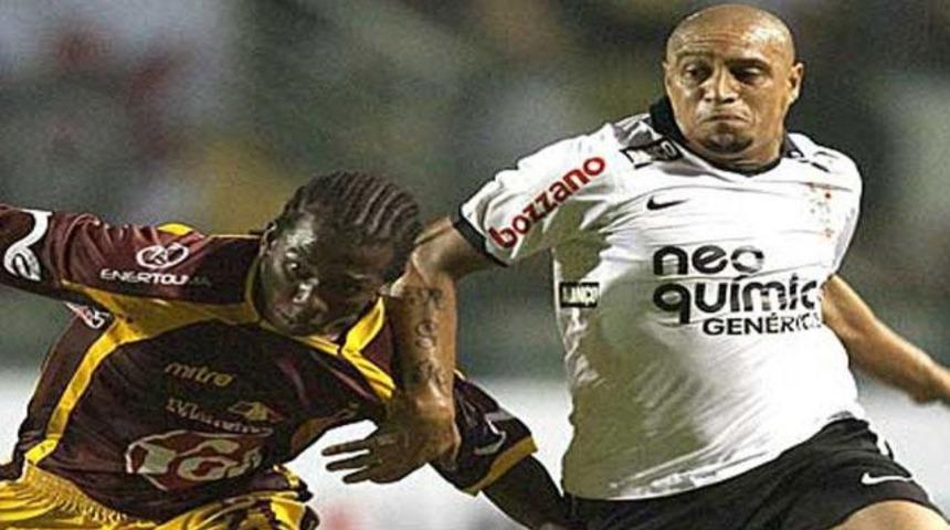 Roberto Carlos maskara oldu!