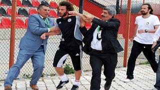 Ünlü futbolcuların çileden çıktığı an...